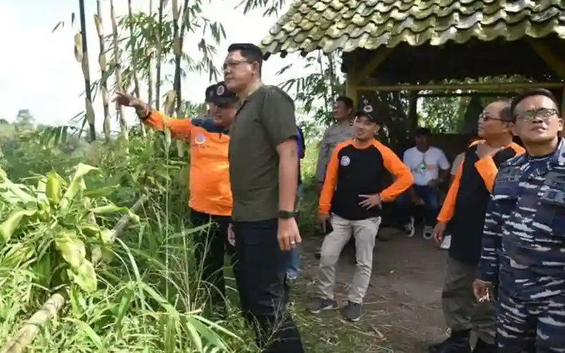 Danang Maharsa Wakil Bupati Sleman memantau kesiapan penanganan bencana di kawasan lereng Gunung Merapi Sleman, Minggu (12/3/2023). Foto: Antara